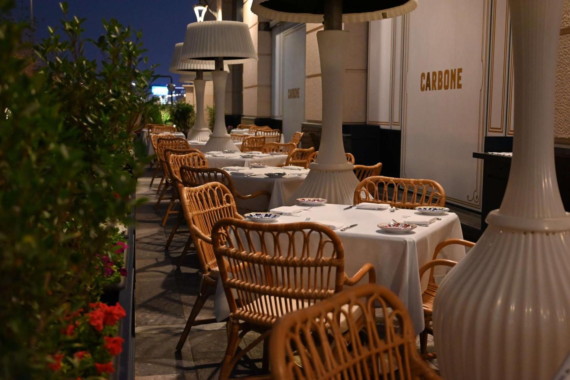 Mansard Riyadh, A Radisson Collection Hotel Riade Exterior foto The restaurant's terrace