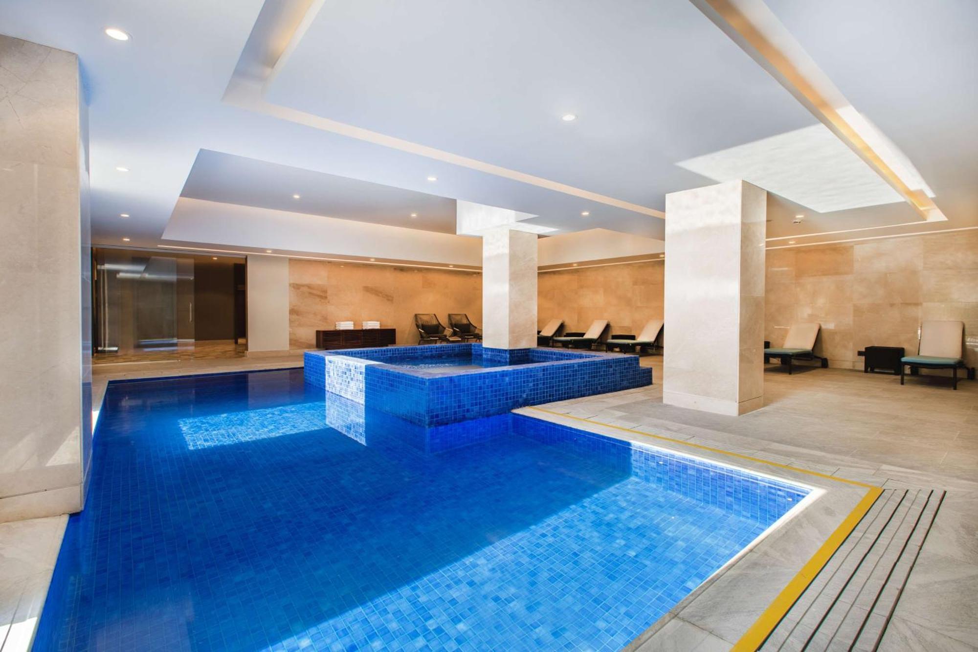 Mansard Riyadh, A Radisson Collection Hotel Riade Exterior foto Indoor pool