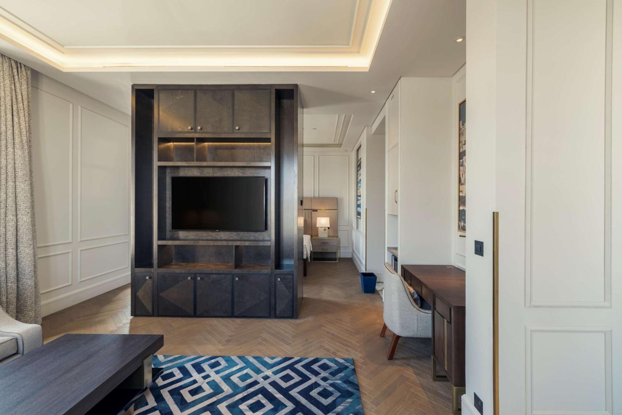 Mansard Riyadh, A Radisson Collection Hotel Riade Exterior foto The interior of a suite at The Ivy Collection