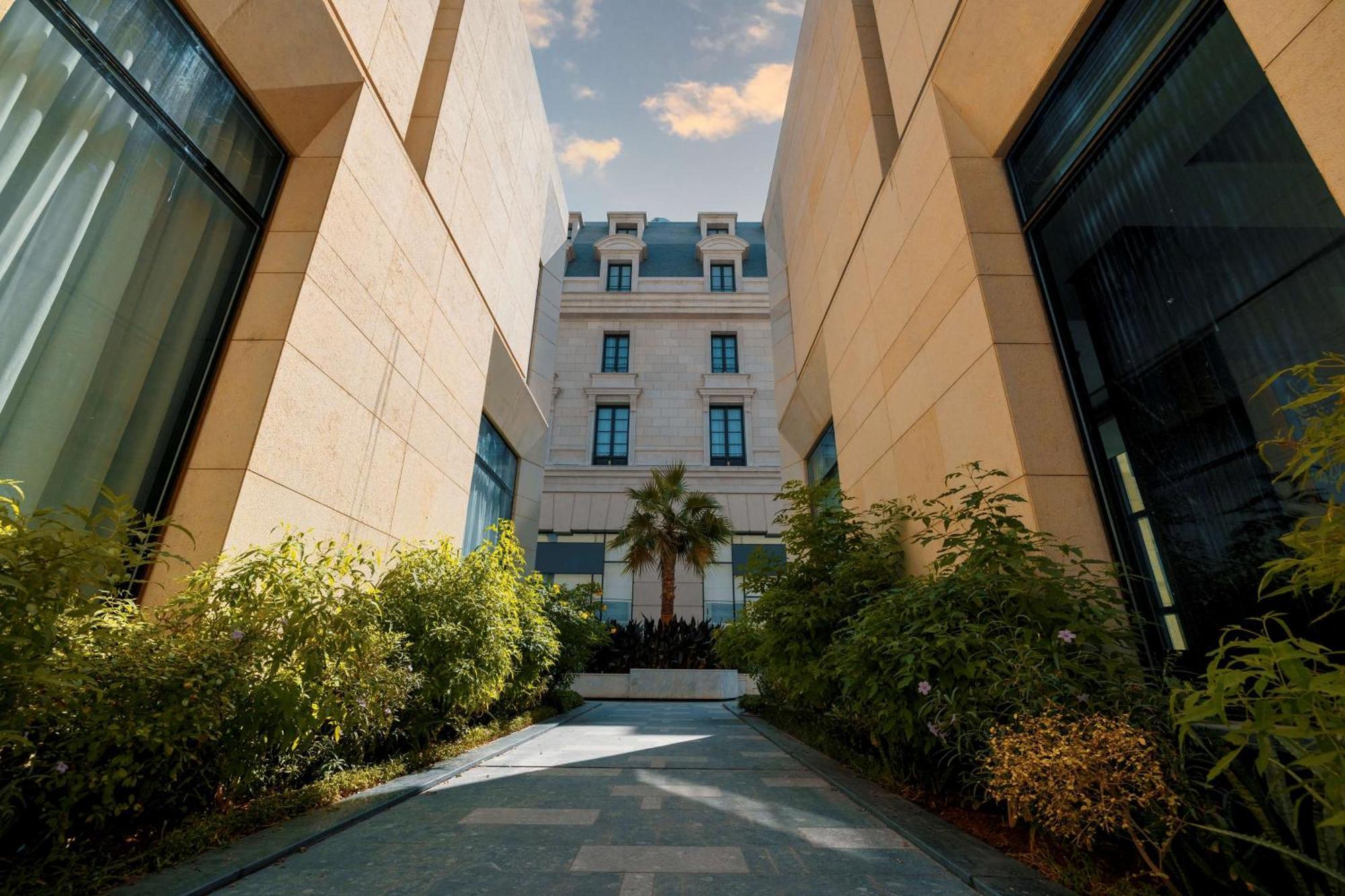 Mansard Riyadh, A Radisson Collection Hotel Riade Exterior foto The courtyard of the museum