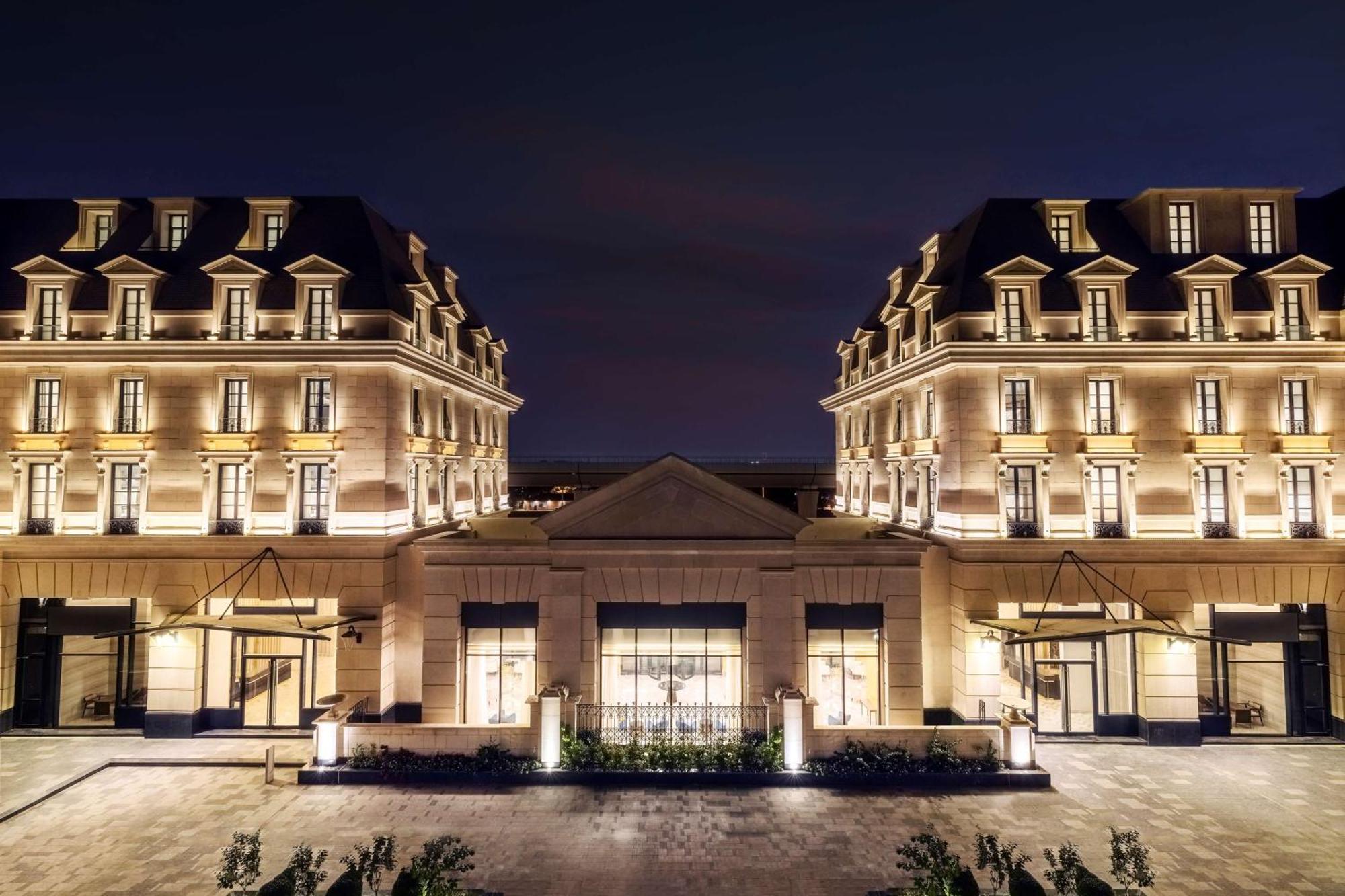 Mansard Riyadh, A Radisson Collection Hotel Riade Exterior foto The hotel at night