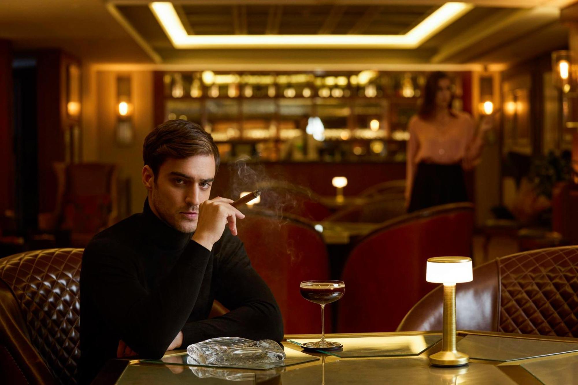 Mansard Riyadh, A Radisson Collection Hotel Riade Exterior foto The bar at the Mandarin Oriental, London